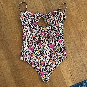NWOT Beach Riot One-Piece Cut-out/Tie Front in Pink Leopard (S)